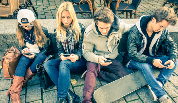 tech-addiction-apple-iphone-children
