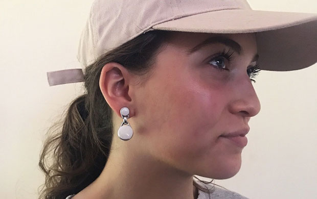 Earrings With Earphones and a Smartphone Bonanza