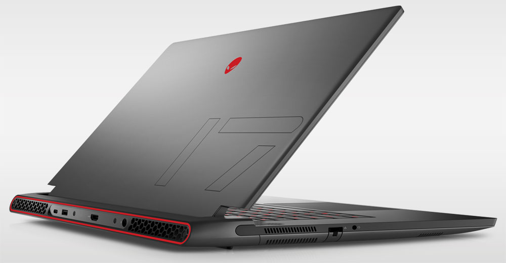 Игровой ноутбук Alienware m17 R5 под углом, вид слева