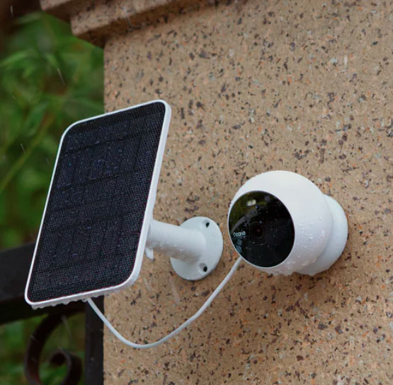 Noorio-B310-camera-and-solar-panel