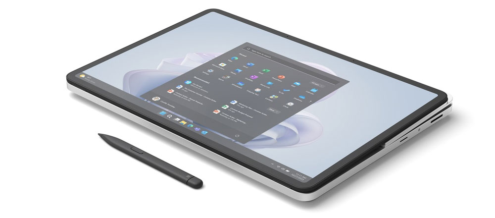 Microsoft Surface Laptop Studio 2 for Business présenté plié avec Surface Slim Pen 2